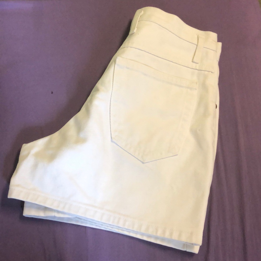 Vintage (pre 1995) HOLLYWOOD jean shorts in white